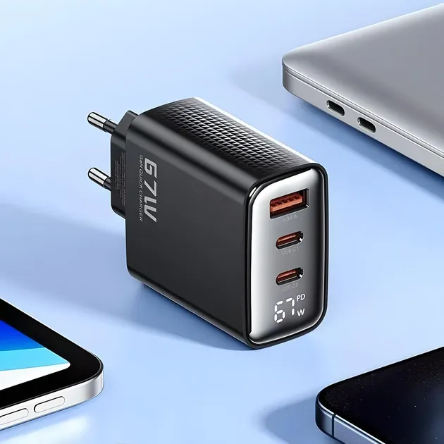 Зарядний пристрій Toocki GaN 67W з LED-дисплеєм і 3 портами (2 USB-C + 1 USB-A, QC 4.0, PD 3.1)